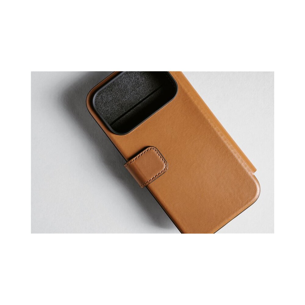 Nomad-Modern-Leather-Folio-MagSafe-kozene-pouzdro-iPhone-17-Pro-English-Tan