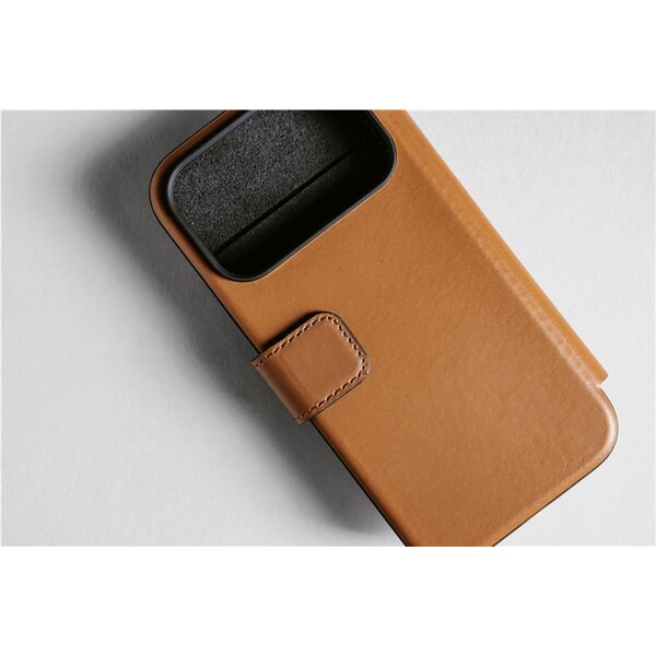 Nomad-Modern-Leather-Folio-MagSafe-kozene-pouzdro-iPhone-17-Pro-English-Tan