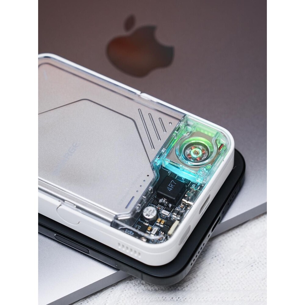 SHARGE-IceMag-2-Qi2-MagSafe-powerbanka-s-aktivnim-chlazenim-seda