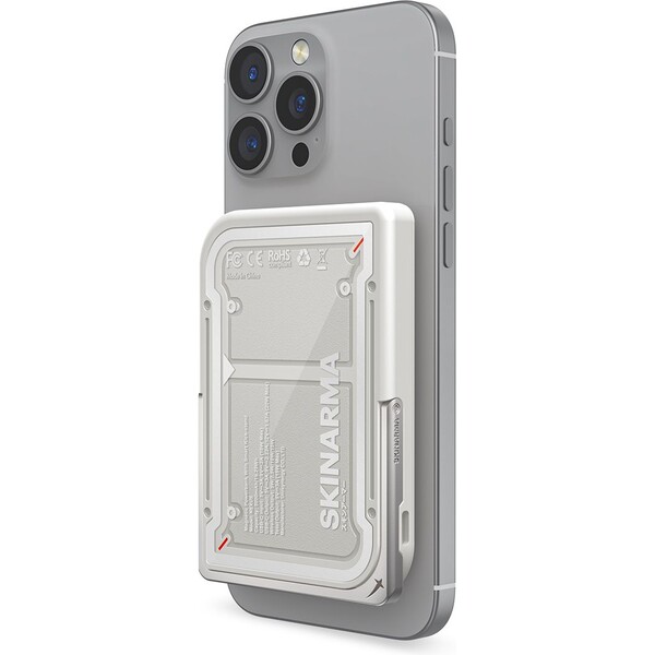 SKINARMA-Nexus-Mecha-MagSafe-powerbanka-se-stojankem-USB-C-PD-5000-mah-svetle-seda