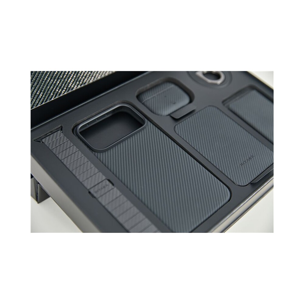 Pitaka-Gift-Box-premiovy-darkovy-balicek-pro-iPhone-17-Pro-Max-Classic-Black-Collection