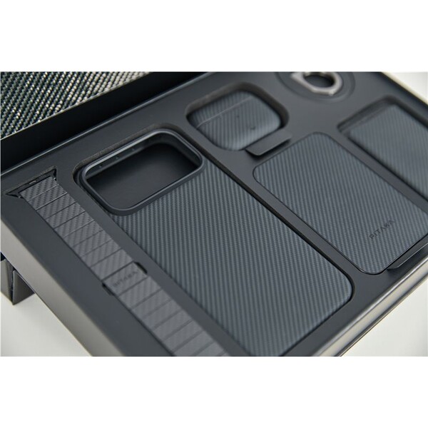 Pitaka-Gift-Box-premiovy-darkovy-balicek-pro-iPhone-17-Pro-Max-Classic-Black-Collection