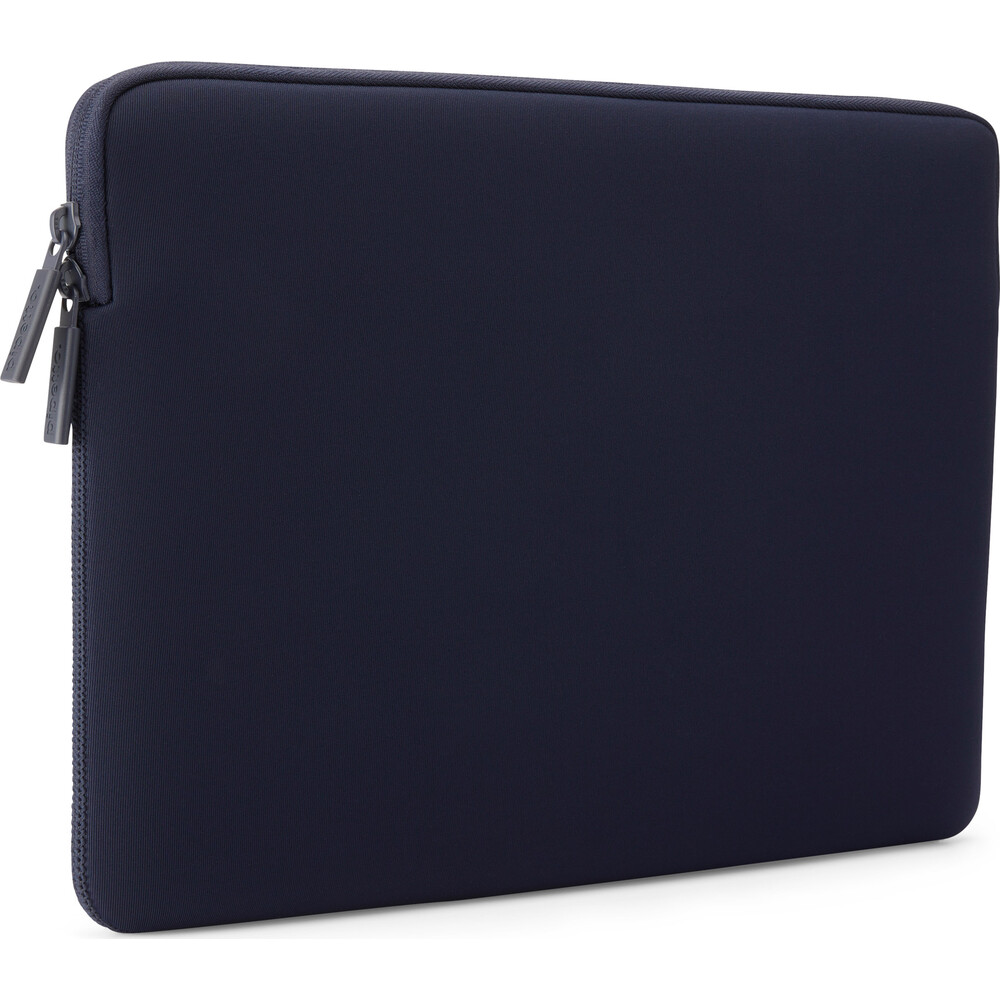 Pipetto-Classic-Fit-Sleeve-pouzdro-pro-MacBook-Neo-13-tmave-modre