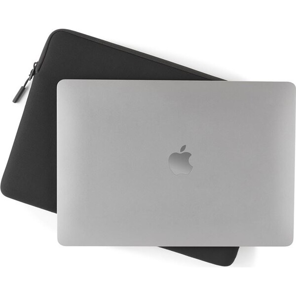 Pipetto-Classic-Fit-Sleeve-pouzdro-pro-Macbook-Air-15-cerne